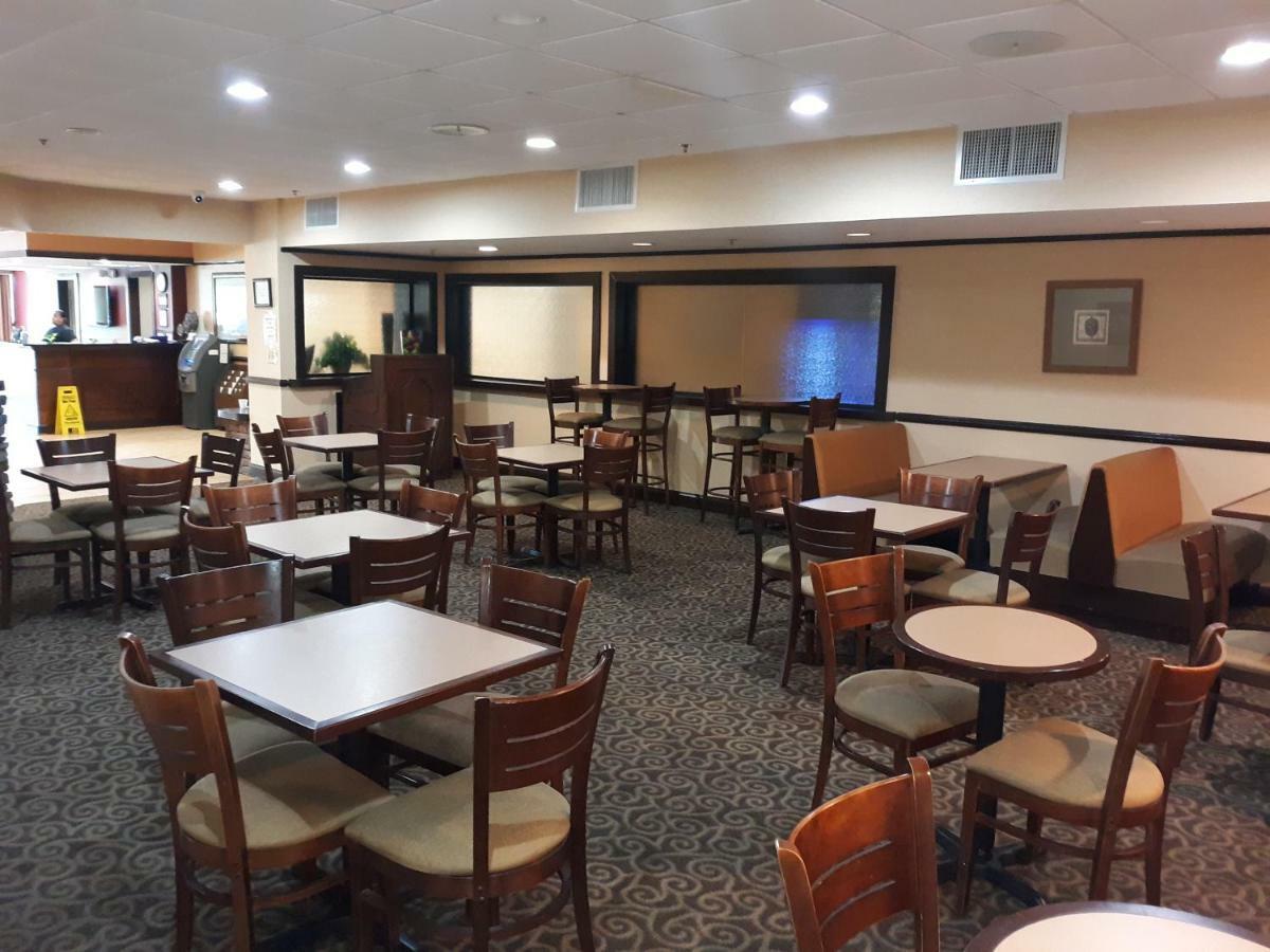 Oyo Hotel Phenix City Central Екстер'єр фото