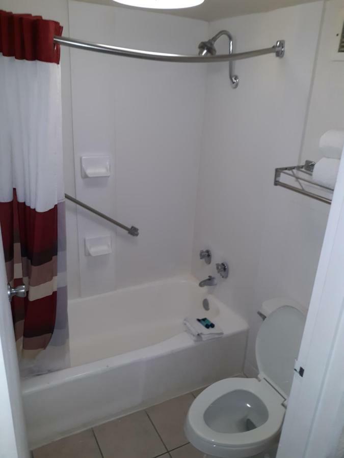 Oyo Hotel Phenix City Central Екстер'єр фото